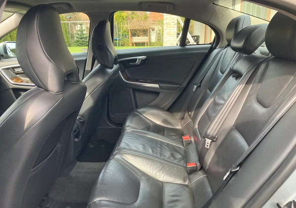 Volvo S60 cena 44900 przebieg: 149900, rok produkcji 2010 z Brusy małe 121